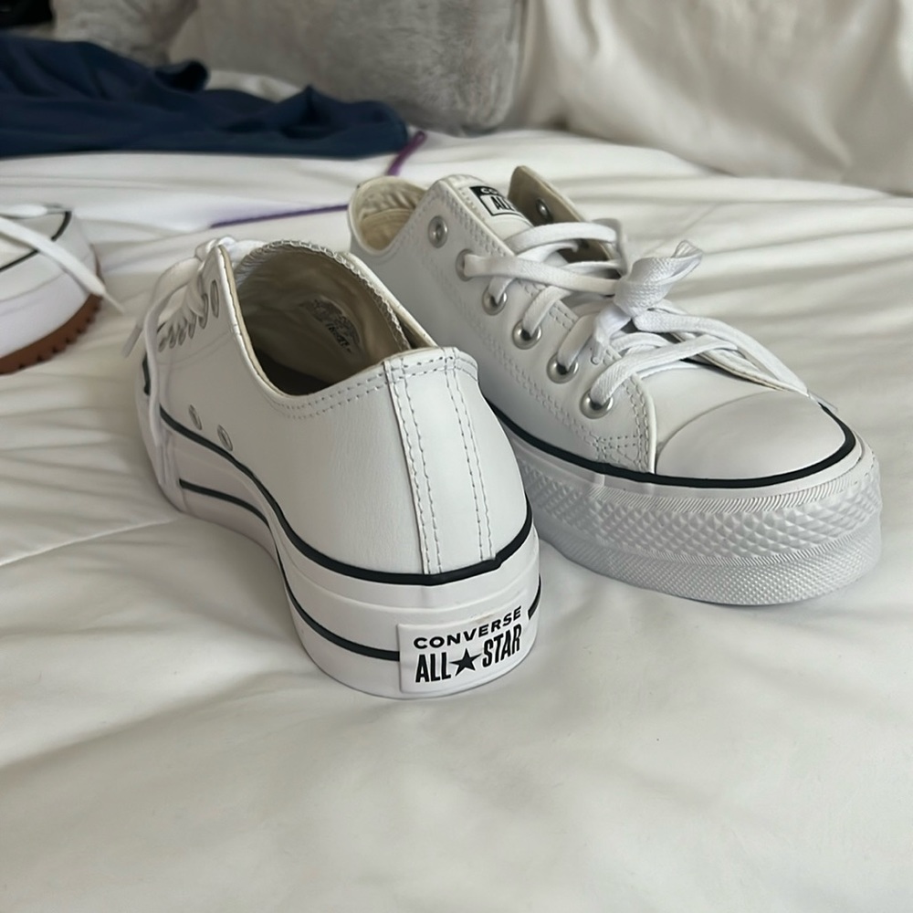 CONVERSE LEATHER PLATFORM • BRAND NEW WOT